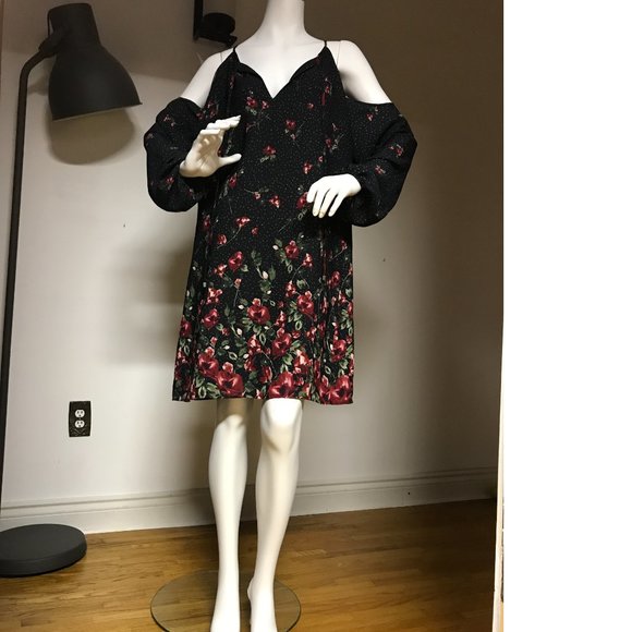 Le Chateau PLUS SIZE Floral Black Red Cold Shoulder Cut Out Long Sleeve dress - Picture 1 of 6
